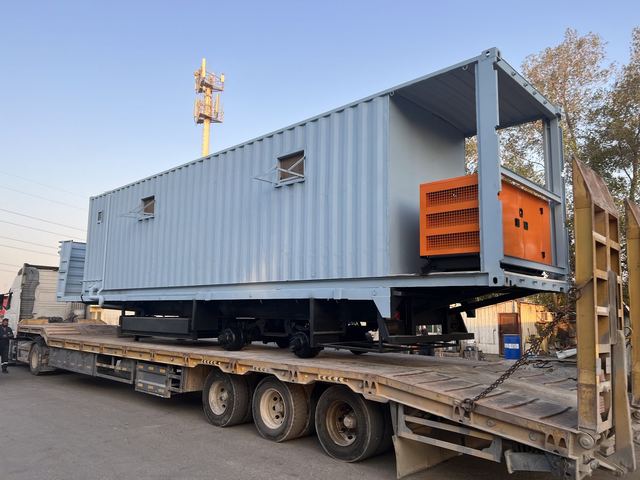 Container with generator set on a trailer, mobilized by DENEVA for site power